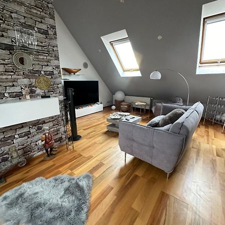 Zentrale Maisonette Mit Buero & Parkplatz Griesheim  Ngoại thất bức ảnh