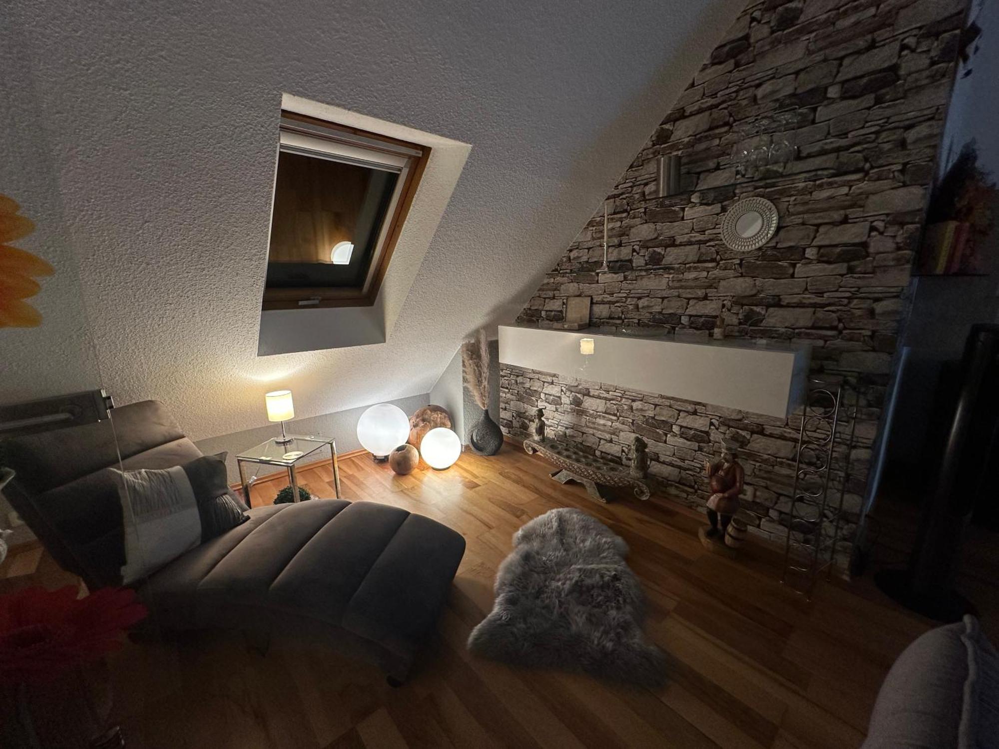 Zentrale Maisonette Mit Buero & Parkplatz Griesheim  Ngoại thất bức ảnh