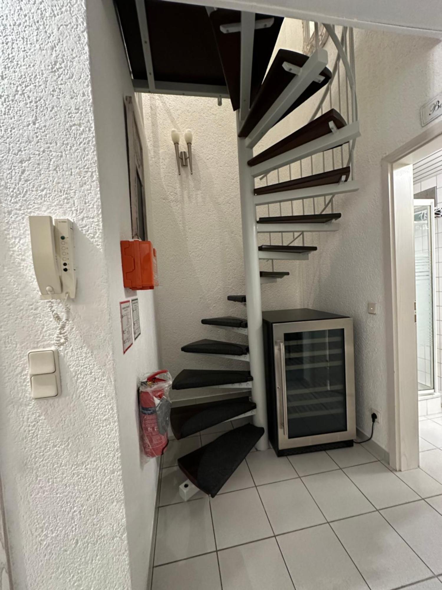 Zentrale Maisonette Mit Buero & Parkplatz Griesheim  Ngoại thất bức ảnh