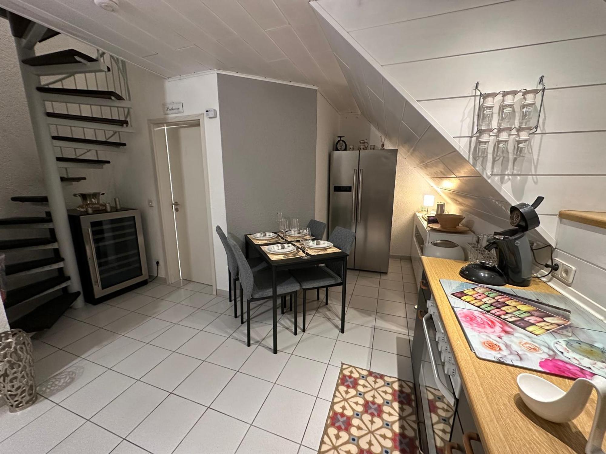 Zentrale Maisonette Mit Buero & Parkplatz Griesheim  Ngoại thất bức ảnh