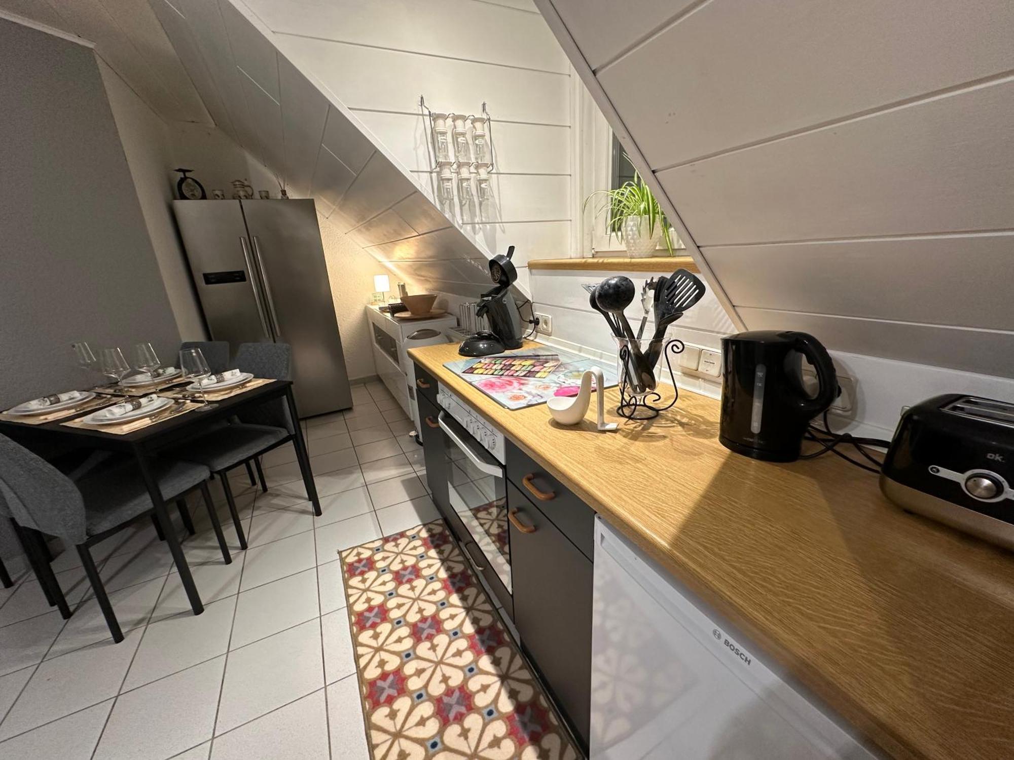 Zentrale Maisonette Mit Buero & Parkplatz Griesheim  Ngoại thất bức ảnh