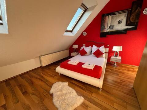 Zentrale Maisonette Mit Buero & Parkplatz Griesheim  Ngoại thất bức ảnh
