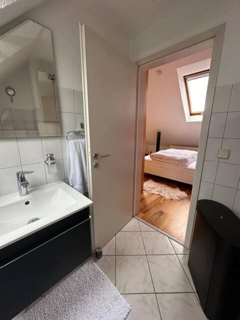 Zentrale Maisonette Mit Buero & Parkplatz Griesheim  Ngoại thất bức ảnh